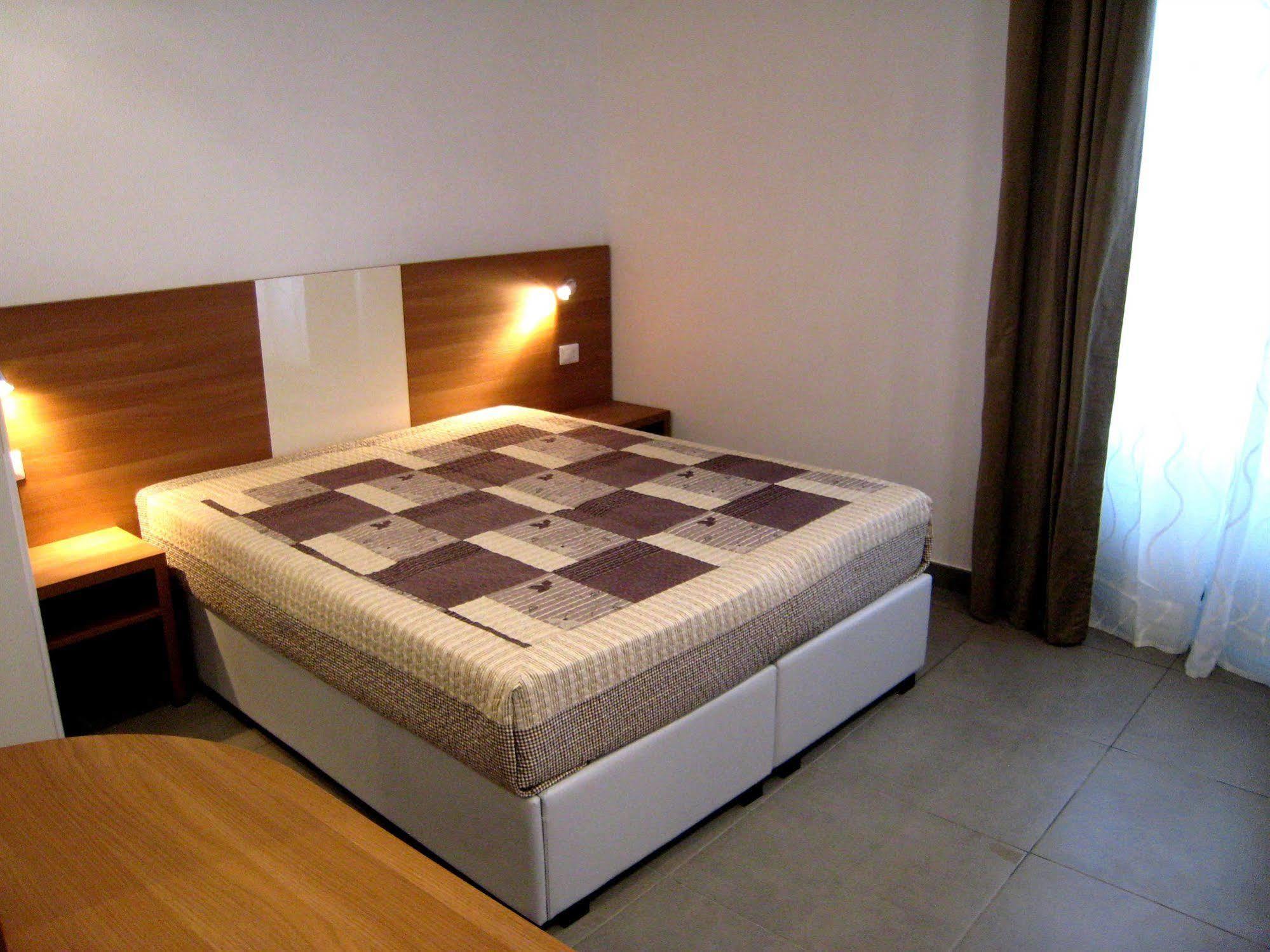 Pensión Holidays S.lorenzo New 2*